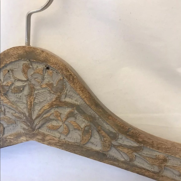 Handcarved Wooden Floral Embossed Clothing Hanger In  Natural Brown - Picture 4 of 6